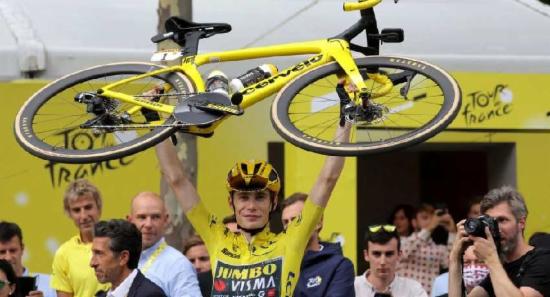 Jonas Vingegaard retains Tour de France title
